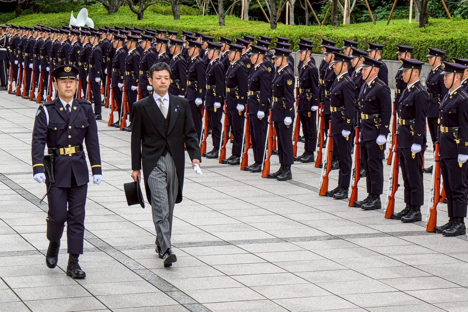 防衛大臣政務官兼内閣府大臣政務官 任命1